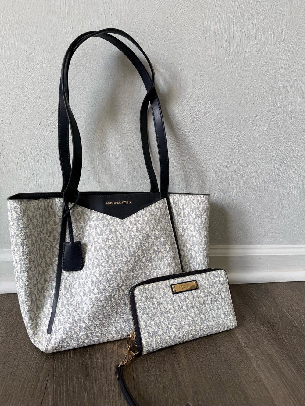 Michael Kors White and Black MK Logo Tote with Matching Wallet